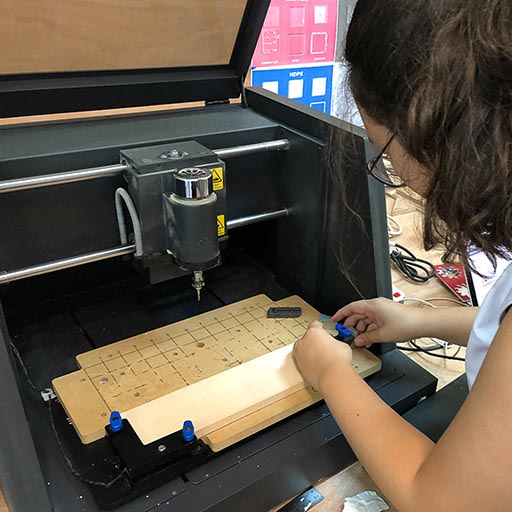 Girls with Tools 01 Carvey 512